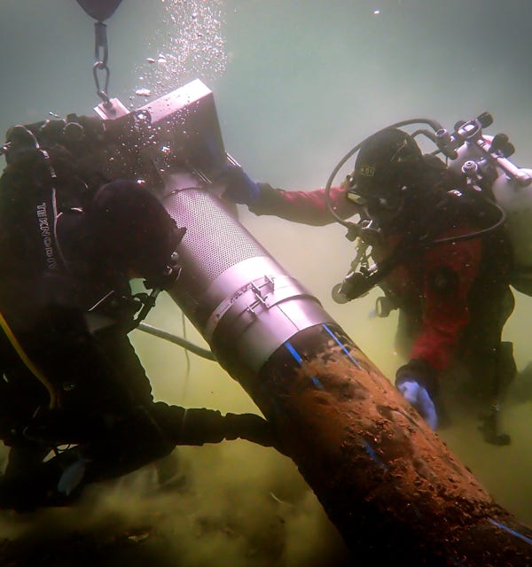 Montage d'un pilote sur une crépine dans un lac à 10 m de profondeur
